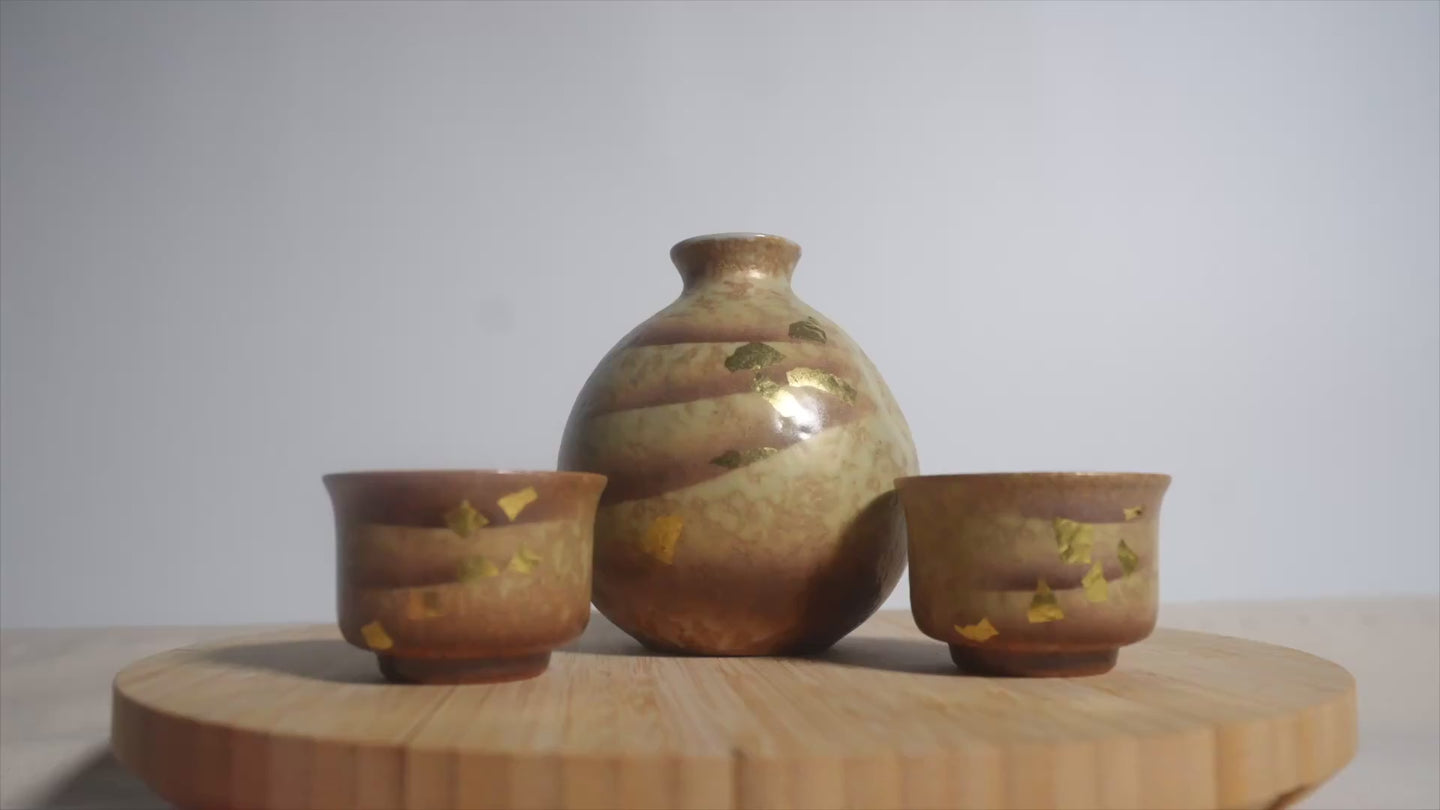 Kutani Ware Golden Leaf Sake Set